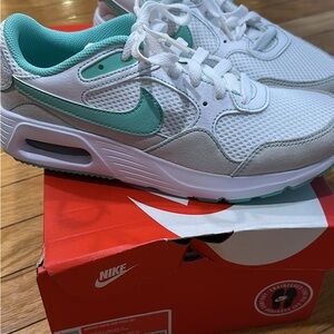 NWT Nike White and Mint Green Air Max SC Sneakers Size 7